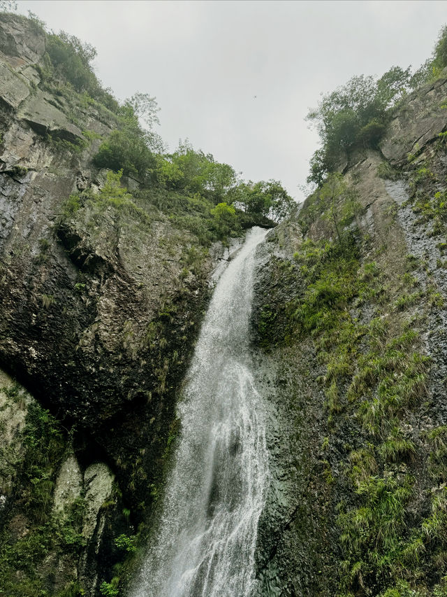 徒步安山古道，撞進十九峰風景裡～