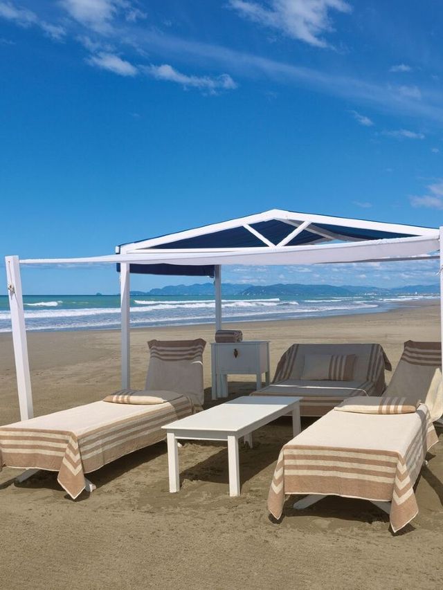 Tuscan Treats 🍇🏨: Unwind in Forte Dei Marmi's Finest!