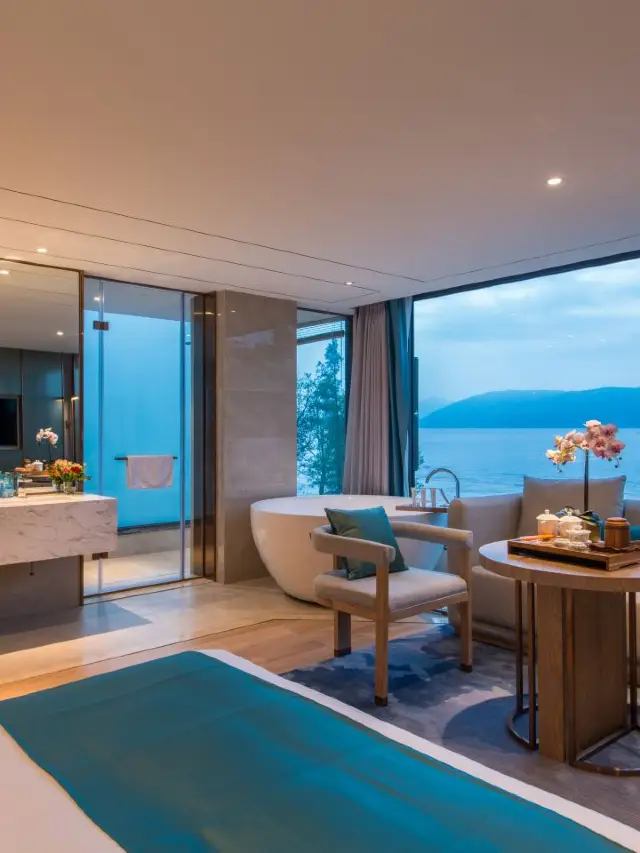 🌟 Dali Delights: Lakeside Luxury & Local Charms 🚴‍♂️🌊