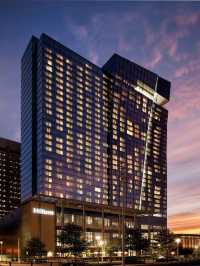 🌟 Cleveland's Comfy Corner: Hilton Downtown Highlights 🛏️🏙️