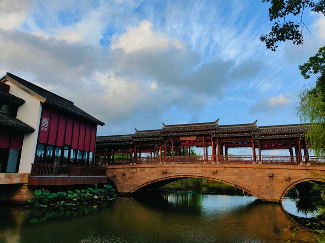 青浦區的「小烏鎮」。