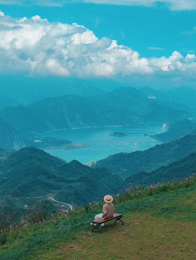 國慶旅遊別忘了去都江堰這個山頂。