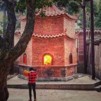千年佛光照耀泉州：探索開元寺的歷史與傳說。