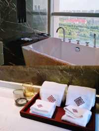 龍子湖仟那酒店！。