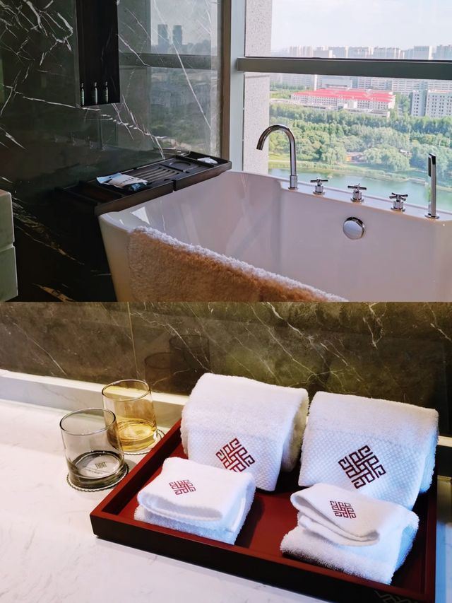 龍子湖仟那酒店！。