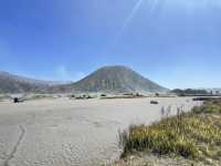 包車遊覽布羅莫火山，開啓探索之旅
