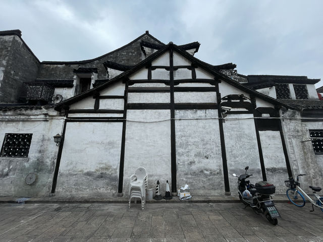 探訪楓涇古鎮：水鄉詩意與細雨交織的慢時光。