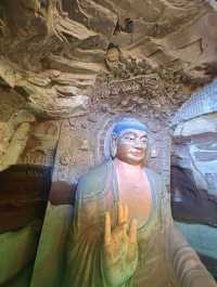 彬州大佛寺石窟。