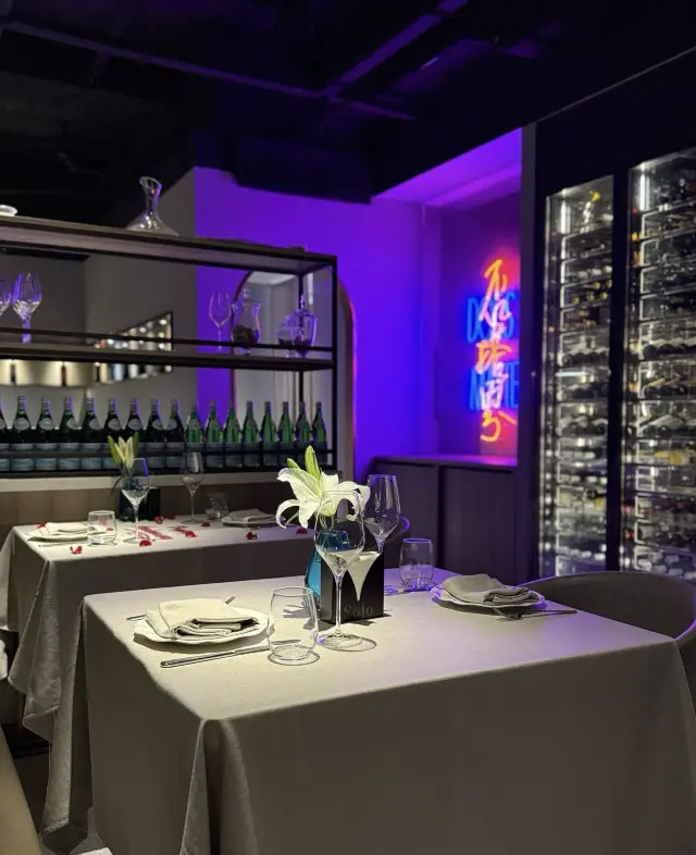 A highly rated restaurant in Shanghai.