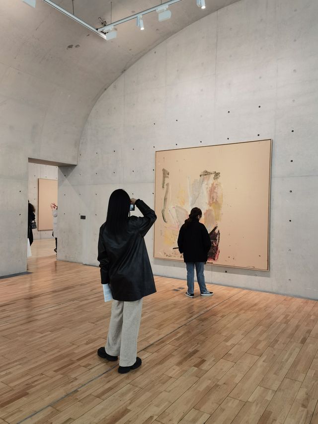 龍美術館，看「80後」奧地利藝術家靈魂之作！