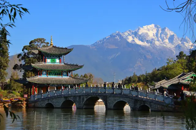 From the Yunnan–Tibet Highway to the Sichuan–Tibet Highway via Lijiang