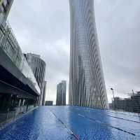 🌊深圳最美無邊泳池封神現場！高空俯瞰深圳灣夜景美到窒息！