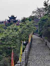 青巖古鎮：黔中腹地的石頭史詩