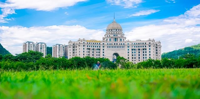 【住進柳州C位！蔓酒店帶您探秘馬鹿山奇境】  親愛的旅行家，歡迎入住柳州蔓酒店！我們不僅是您舒適的休