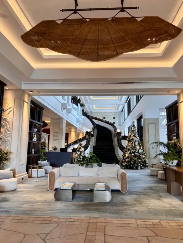 A must-stay for Surfers Paradise vacations! JW Marriott's tropical island vibe is amazing