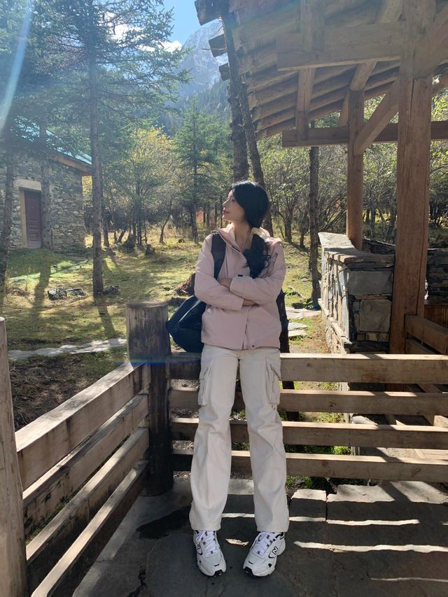 10.16四姑娘山現狀，已經開始慢慢變黃了！