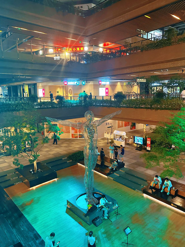 上海月亮灣｜霓虹夜色的浪漫約會勝地