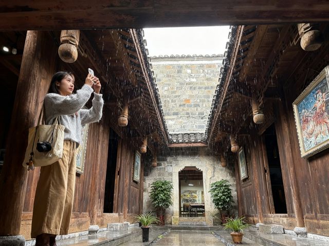 湘西龍山藏著個「秦代密碼庫」！逛完里耶古鎮，才算摸到了千年湘西的根。  
這地兒早在戰國時就是楚地，