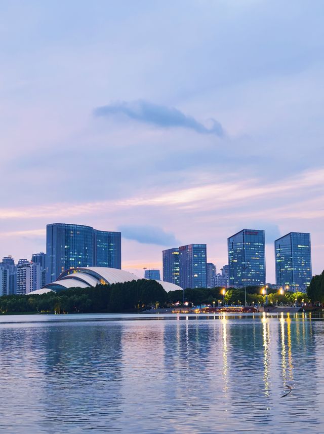 合肥天鵝湖｜暮色時分邂逅城市浪漫天際線