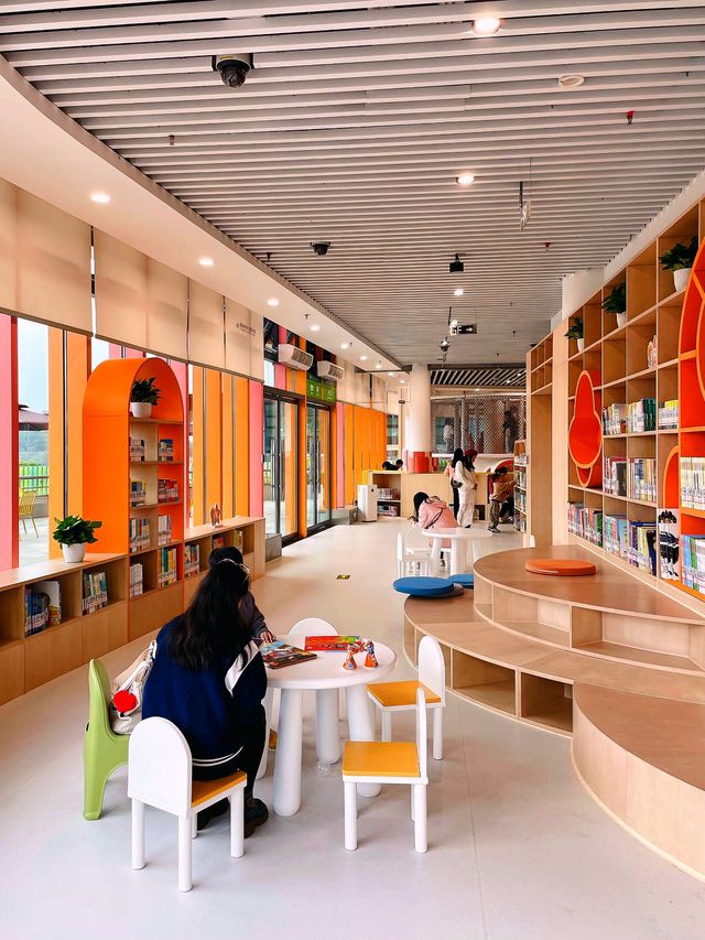 重慶驚現巨型「知識發光體」！這個圖書館讓孩子玩到不想走！