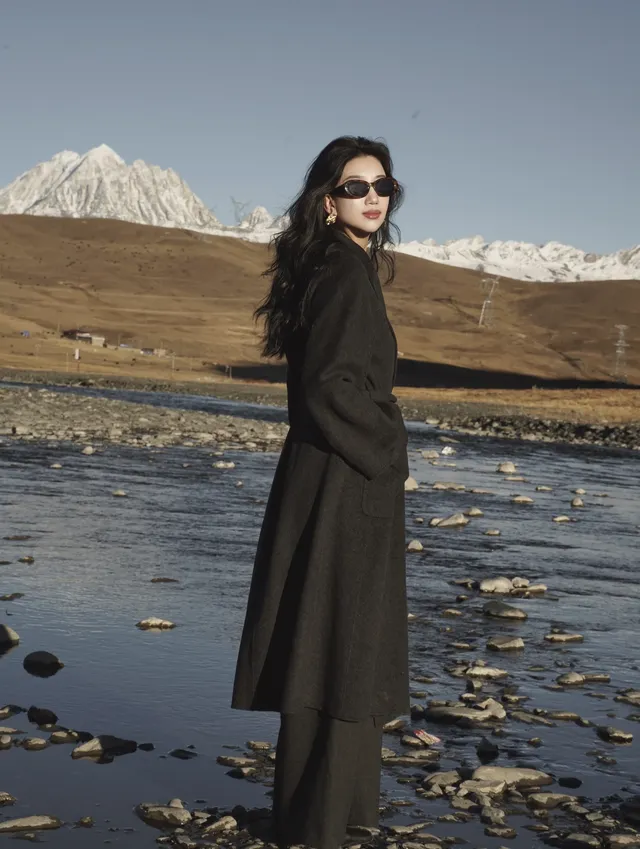 在雪山的凝視下,感受生命的奔放與靈性 在雪山的凝視下,感受生命的奔放與靈性