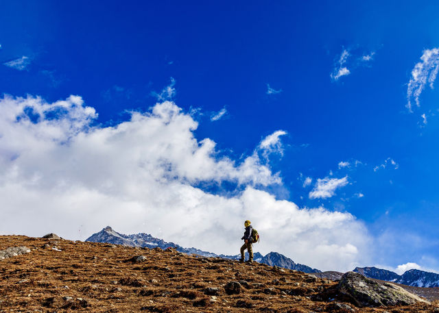 雪山之眸：野馬海子與貢嘎山系的冬日對話
