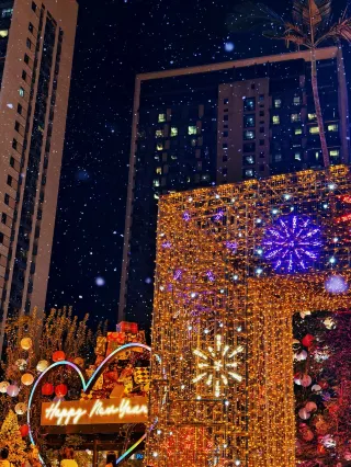 Snowfall in Guangzhou for 0 yuan! The Christmas atmosphere at Panyu Sihai City is fully immersive