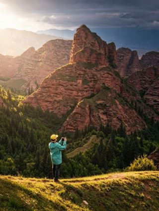 Guide or Kanbula? Adults definitely want both
