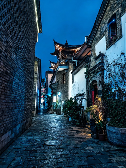 80 昆明老街全打卡ガイド｜古い街の生活感と都市の夜景コレクション