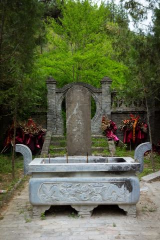 Weinan Baishui 3 days 2 nights ultimate guide|Hometown of the character sage + hidden lake forest, a unique healing trip costing US$150–750 per person

Weinan hides a low-key yet culturally rich treasure town—Baishui! Known as the hometown of Cangjie, the character sage, the birthplace of Dukang liquor, and an ecological secret in northern Weinan, it’s free from crowded crowds. Here you’ll find 5,000 years of written heritage, a vast forest oxygen bar, clear lake views, and authentic intangible cultural heritage cuisine.

Compared to the bustling scenes of Xi’an and Mount Hua, Baishui is perfect for a relaxed weekend getaway! This detailed 3-day 2-night guide covers budgets from US$150 to US$750, suitable for family trips, couples’ vacations, cultural and historical studies, or simply relaxing and breathing fresh air. Beginners can follow this plan with ease!

💰 Individual tiered budget (transparent with no hidden fees)

Budget pure play|US$150–270

Chain budget hotels, public transportation, must-visit core attractions, local home-style food, no extra paid items. Ideal for students and budget travelers, offering great value.

Comfort quality trip|US$300–530

Boutique guesthouses/quality hotels, self-driving, full coverage of attractions, specialty banquets, leisure experiences, comprehensive upgrade in food, lodging, and activities. The top choice for general travelers.

Light luxury deep trip|US$530–750

High-end lake view guesthouses, private car service, personal guides, full experience packages, specialty high-end meals, worry-free vacation throughout. Suitable for leisure, wellness, and high-quality family travel.

Budget includes: round-trip transportation, two nights’ accommodation, three meals, attraction tickets, activities, and incidental expenses.

🚗 Travel guide

1. High-speed rail: Take the high-speed train from Xi’an North Station to Baishui South Station, about 1 hour direct, with frequent departures, convenient and hassle-free.
2. Self-driving preferred: 1.8 hours from Xi’an to Baishui County seat. Attractions are spread out but orderly, all within 30 minutes by car, offering maximum travel freedom.
3. Local transport: Short-distance taxis and shared electric vehicles in the county seat; for groups, private car hire is recommended for convenience and ease to explore all attractions.

📅 Detailed 3-day 2-night itinerary

Day 1: Arrive in Baishui → Cangjie Temple → Shiguan Town food → Night tour of the county seat (first cultural experience)

Morning: Arrival and check-in
After arriving in Baishui, check in. Prioritize accommodations in the core commercial area of the county seat or near Shiguan Town for convenient dining and travel, suitable for all budget levels.

Noon: Discover Baishui intangible cultural heritage cuisine
The first meal must be Hebei spicy soup! A century-old local intangible heritage snack with tofu, vermicelli, and blood curd simmered to perfection. Spicy but not harsh, fresh and rich in flavor, paired with white wheat bread, it’s a taste locals have enjoyed since childhood. Served with Yaotou tofu scoop, tender and flavorful, costing about US$4–7 per person for authentic northern Weinan flavor.

Afternoon: Pilgrimage to the origin of Chinese characters · Cangjie Temple
A must-visit landmark in Baishui! With over 1,800 years of history, it’s the exclusive ancient temple commemorating “the character sage” Cangjie and a nationally protected cultural heritage site.

Inside the temple are 46 ancient cypress trees, towering and vigorous, some over 5,000 years old, plus the national treasure Cangsheng Bird Trace Stele, featuring 28 ancient pictographic characters, a living fossil of Chinese written civilization. Stroll through the ancient halls and stele forest to immerse yourself in 5,000 years of cultural heritage, rich in history and perfect for rustic photos.

Evening: Leisurely night stroll and local snacks in the county seat
Return to the county seat, visit the local night market, taste Baishui dried tofu and specialty fried cakes, and enjoy a peaceful walk through the streets in the evening breeze, soaking in the small-town charm.

Day 2: Lingao Lake National Wetland Park → Fangshan Forest Park (lake and forest healing trip)

Morning: The pearl of northern Weinan plateau · Lingao Lake
A 4A-level wetland park, known as the “Little Erhai Lake” of northern Weinan, it’s the ecological core secret of Baishui. The lake is clear and vast, with extensive reed beds, a lakeside boardwalk, a waterside beach, and viewing platforms.

You can walk or bike around the lake, take photos, or enjoy a boat ride to overlook the lake and mountain scenery. Lush green in spring and summer, reed flowers like snow in autumn and winter, beautiful all year round, healing all fatigue. Lakeside features unique space capsule accommodations with a strong atmosphere.

Noon: Farmhouse specialty meal by the lake
Nearby farmhouses offer must-try tofu banquets, steamed bowls, and wild seasonal vegetables. Ingredients are natural and fresh, light and refreshing, costing about US$6–9 per person, fresh and affordable.

Afternoon: Natural oxygen bar · Fangshan Forest Park
A vast man-made ecological forest area with an average summer temperature of only 22°C, an excellent summer resort and wellness destination. Thousands of acres of lush forest, full of negative oxygen ions, perfect for forest hiking, mountain viewing, and breathing fresh air.

Gentle mountain paths suitable for all ages. From the summit, enjoy panoramic views of the northern Weinan loess plateau, wide open vistas, far from city noise, fully immersed in nature.

Evening: Stay in a unique guesthouse
Choose from the Nanjingtou village guesthouse cluster, stay in cave dwellings or courtyard homes, experience the original northern Weinan rural life, quiet and comfortable with a strong atmosphere.

Day 3: Dukang liquor cultural scenic area → Yaotou tofu village → Return trip

Morning: Explore the thousand-year liquor town · Dukang cultural scenic area
Baishui is the birthplace of Dukang liquor. Visit the liquor culture area to see ancient brewing workshops and thousand-year-old cellars, learn about traditional intangible brewing crafts, and taste cellar-aged Dukang liquor.

Immerse yourself in the thousand-year heritage of liquor culture. A must for culture lovers. You can also purchase specialty liquor gifts.

Noon: Final specialty three-course banquet
Experience Baishui’s traditional folk banquet with three courses, featuring multiple specialty dishes served in succession, fully experiencing northern Weinan’s folk food culture, a perfect end to your trip.

Afternoon: Leisurely village stroll + local specialty shopping before departure
If time allows, visit Yaotou tofu village to experience handmade tofu production and enjoy rural pastoral scenery. Shop for Baishui apples, handmade dried tofu, Qiong pot sugar, and other specialty gifts before returning by train or car.

🍜 Baishui must-try food list

✅ Intangible heritage specialties: Hebei spicy soup, Yaotou tofu scoop, Baishui dried tofu
✅ Folk banquets: Baishui three-course banquet, farmhouse steamed bowls
✅ Local snacks: fried cakes, time buns, mixed grain noodles
✅ Specialty products: Baishui apples, cellar-aged Dukang liquor, handmade tofu products

🏨 Precise recommendations for three accommodation tiers

1. Budget essential (US$24–39 per night): Chain hotels in the county seat, clean and tidy, convenient transportation, excellent value.
2. Comfortable quality (US$42–67 per night): Boutique hotels in the county seat, standard rural guesthouses, well-equipped and comfortable.
3. Unique light luxury (US$75–120 per night): Lingao Lake space capsule lake view rooms, courtyard cave guesthouses, unique views, immersive vacation experience.

⚠️ Travel tips to avoid pitfalls

1. Fangshan Forest Park is an outdoor mountain forest. Wear comfortable sports shoes and prepare sun protection and insect repellent in summer.
2. Drink responsibly at Dukang scenic area. No drunk driving. Purchase specialty products rationally.
3. Lingao Lake is windy with significant day-night temperature differences. Always bring a light jacket for all seasons.
4. All official attractions have no mandatory spending or hidden sales. Participate in activities as you wish.

Half a millennium of cultural heritage, half a breeze of lake and forest! Baishui, this treasure town, offers both profound history and healing natural scenery. You can unlock a high-quality, off-the-beaten-path trip with a budget of just US$150. The top choice for a weekend escape from the crowds!