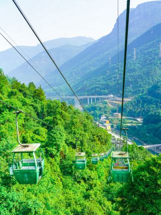成都が熱くなった？！2時間ドライブで九皇山へ雪遊び避暑、夏限定の楽しさ
