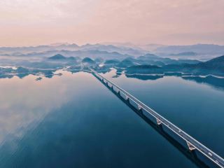 2. The same lake view as Tianyu at Qiandao Lake Boyue, relax in the room and enjoy the bridge and lake scenery.