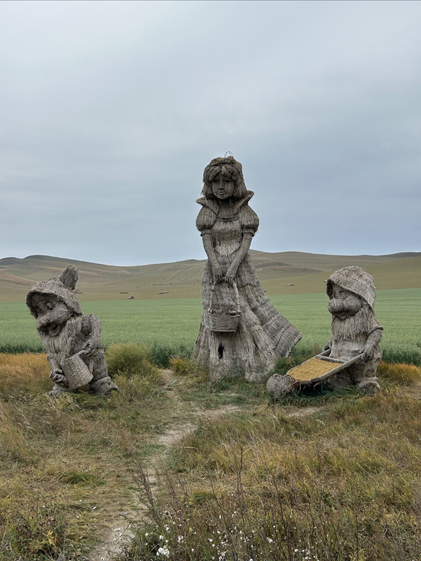 Autumn self-driving route in the "Grassland at the Edge of the Sky" – enjoy the vast grassland scenery