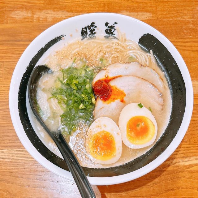 當地人都捧場👐沖繩大排長龍人氣拉麵店
