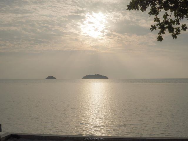 ทะเลสวย หาดใสในวันหยุดกับเอวาเกาะช้าง