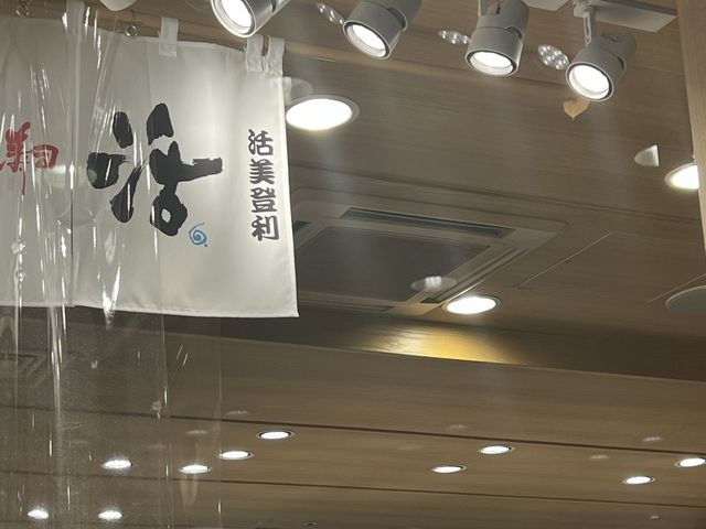 東京美登利壽司🍣澀谷店，每到用餐時間就排好長的隊伍