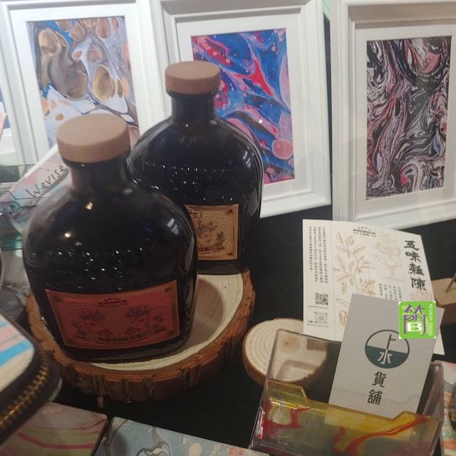 26歲香港女藝術家土耳其浮水畫展