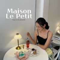 คาเฟ่เล็กๆสไตล์ Modern French-Korean เชฟเกาหลี