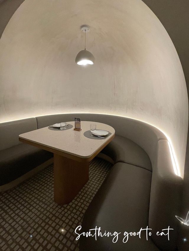 人氣洞穴餐廳