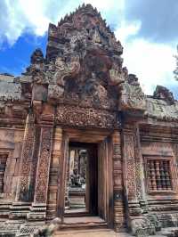 ปราสาทหินสีชมพู วิจิตรงดงาม เก่าแก่กว่าพันปี