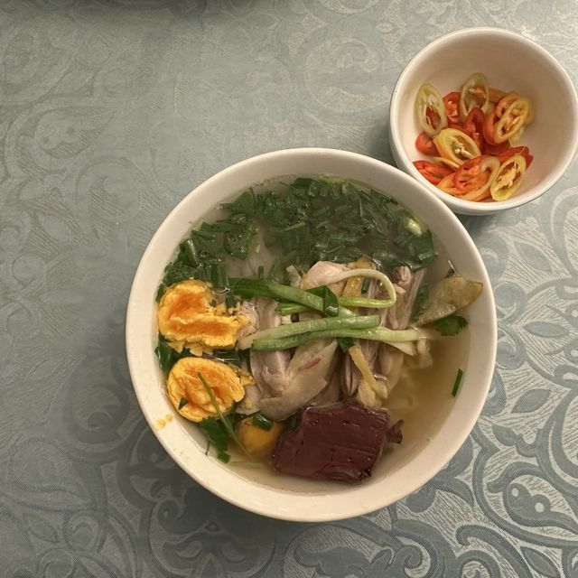 河內還劍湖旁推薦好吃的雞肉河粉-Huyen Huong Restaurant