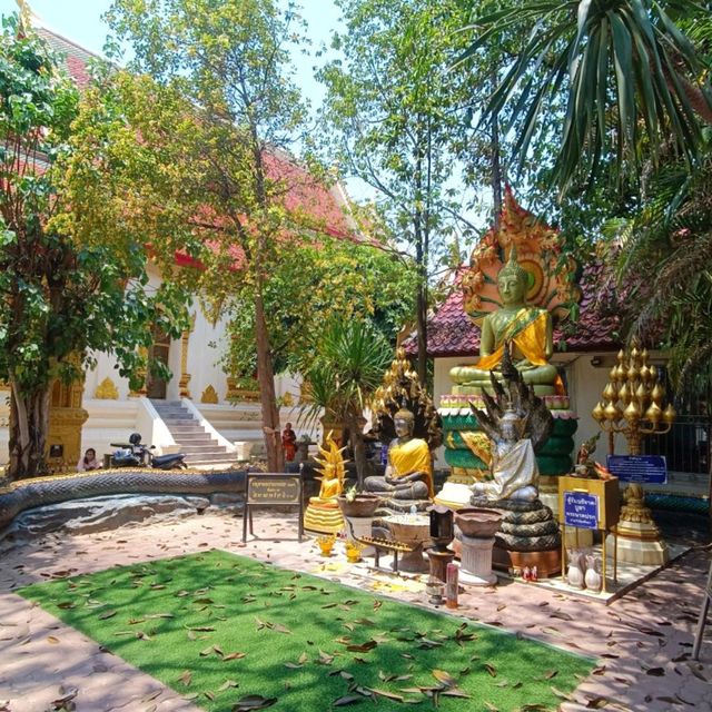 วัดมหาธาตุ พระธาตุประจำวันเกิดวันเสาร์ จ.นครพนม