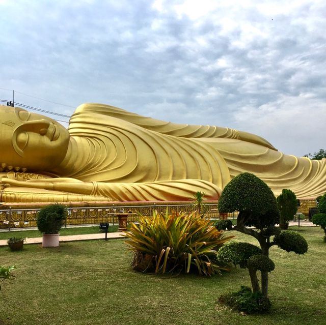 Wat Phra Non Laem Pho