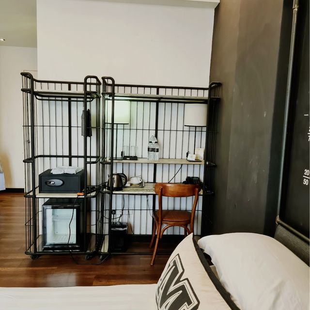 M Boutique Station 18