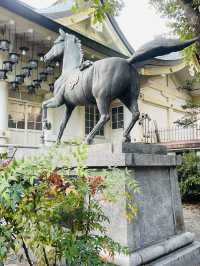 【大阪府/難波八阪神社】巨大な獅子がお出迎え