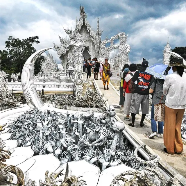 The Exquisite White Temple 