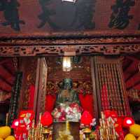 🇻🇳ベトナム ハノイ "クアンタン寺(鎮国寺)" 厳かな寺、重厚感ある4トンの銅像が特徴的
