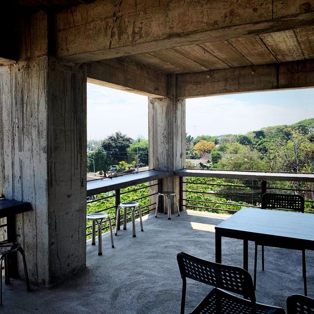 Instagram-able Tower Cafe in Chiang Mai 🏰