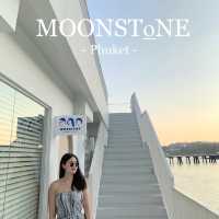 MOONSTo̲̲NE ☾ คาเฟ่ริมทะเล ย่านพันวา
