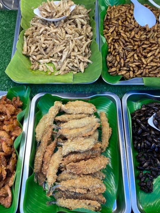 สตรีทฟู้ด จันทบุรี (ตรงข้าม รพ.กรุงเทพจีน )